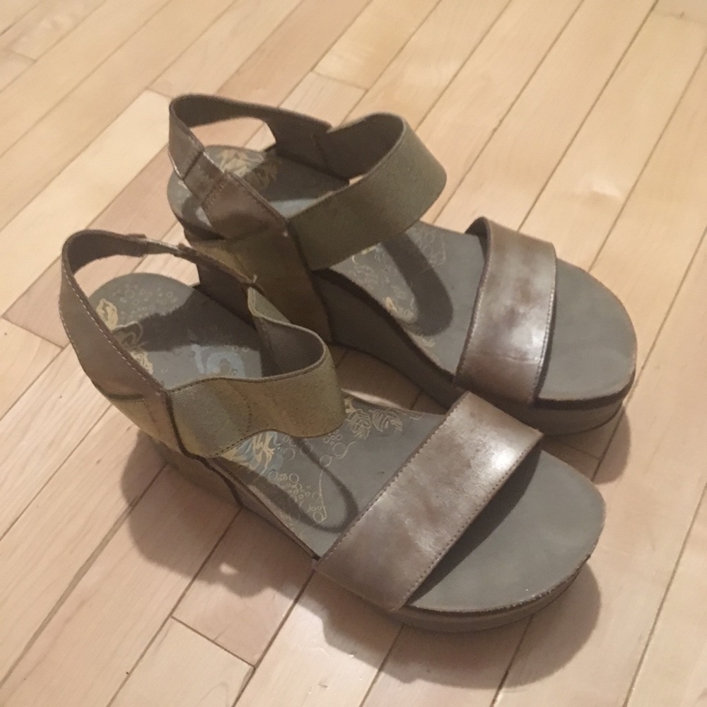 OTBT Gold Bushnell Wedges Size 9
